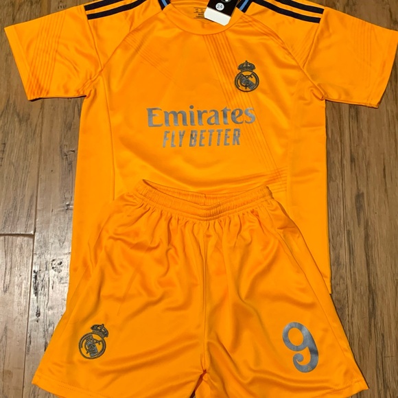 Kids Mbappe Orange Youth XL Jersey Real Madrid Soccer Kit - 2024-25 NWT Size 30 - Picture 4 of 7